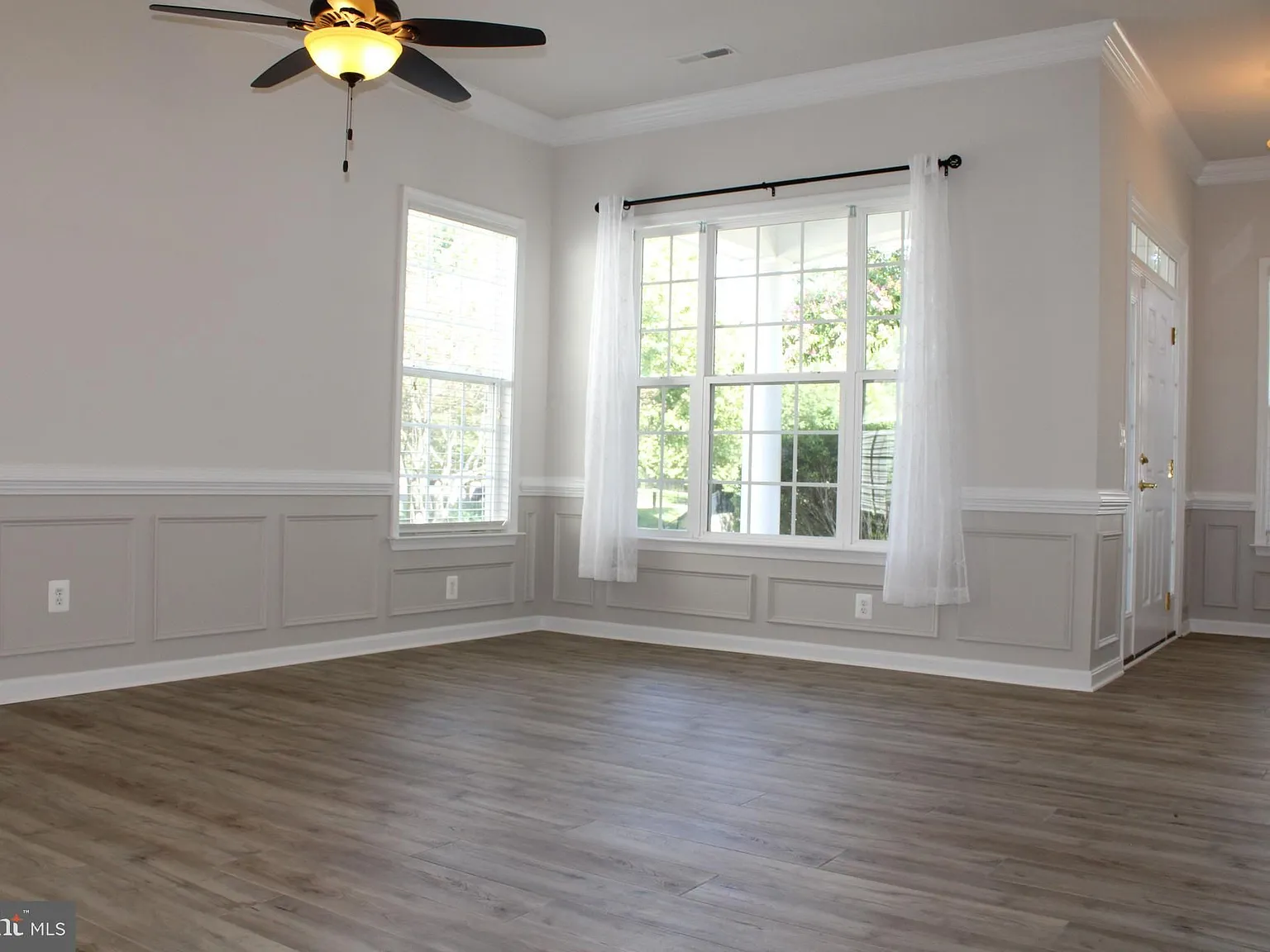 3 bed, 2438 sqft, $2,900 — Photo 4
