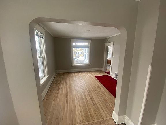 2nd image of 3151 Vernon St