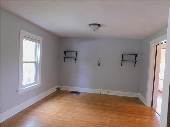 2nd image of 10 Clark St