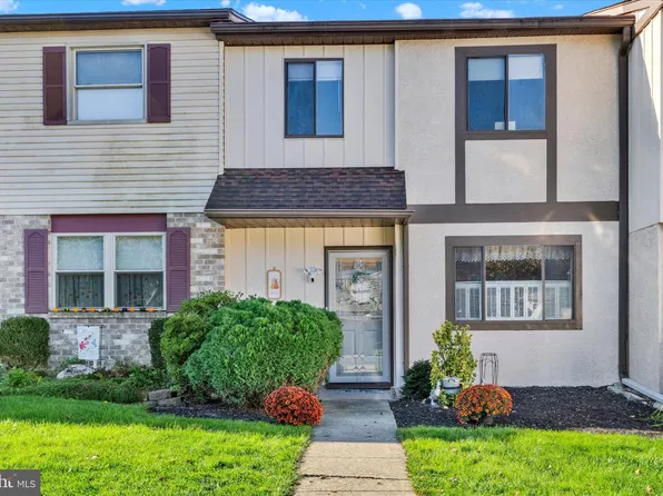 218 Saddlebrook Dr, Wernersville, PA 19565