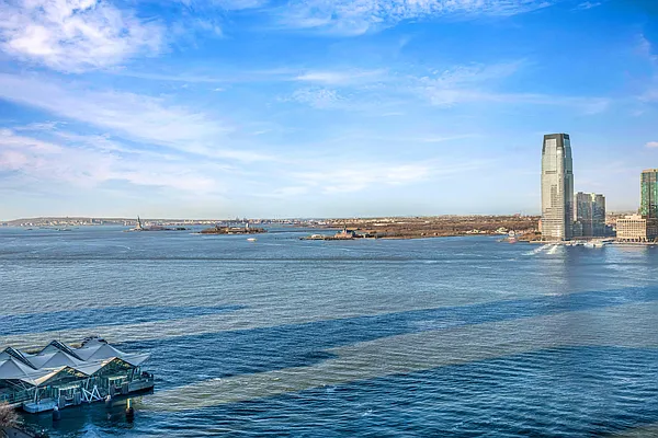 Sold by R New York | media 23