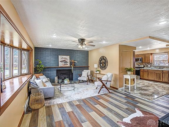 3rd image of 1453 Benson Dr