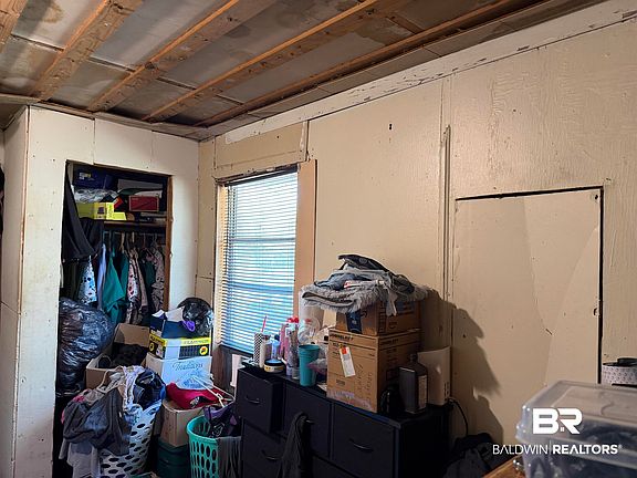3rd image of 2211 Barlow St