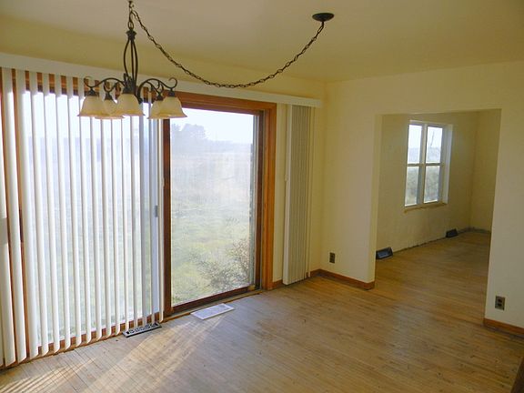 3rd image of W1858 Willow Ave
