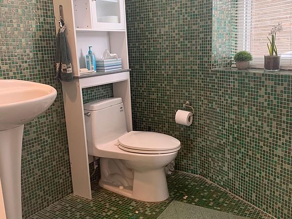 3rd image of 1342 W Newport Ave #1