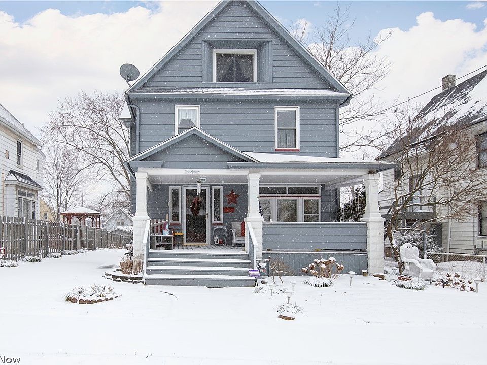 1st image of 215 E Main St