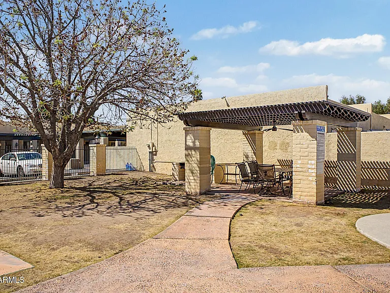 2225 E Catalina Dr — Photo 37
