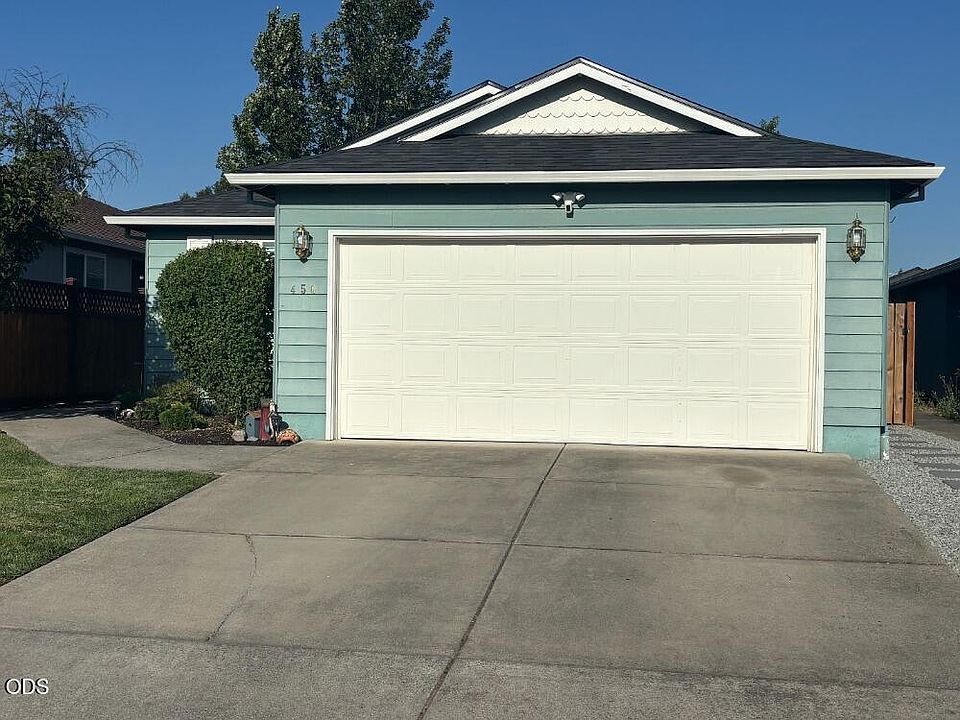 1st image of 450 Saint Clair Way