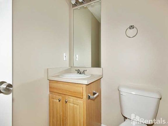 3rd image of 443 Kendall Ln