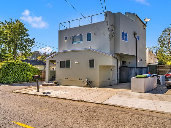 5th image of 257 Entrada Dr