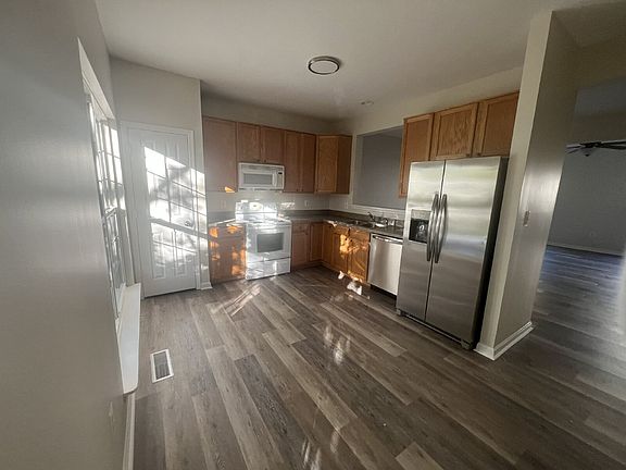 4th image of 2265 Forsythia Dr