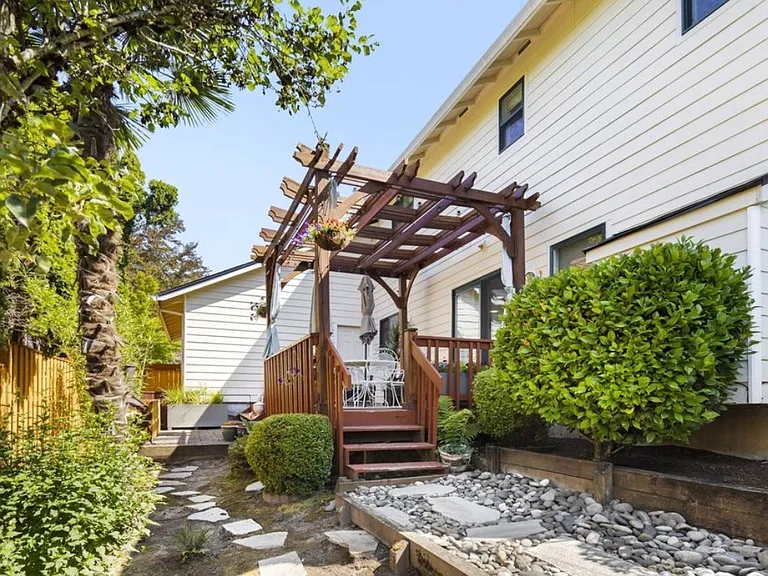 5392 SE 13th Ct — Photo 32