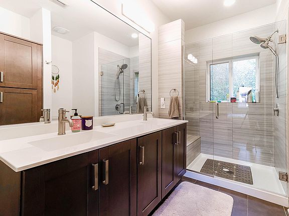 5th image of 2101 Montopolis Dr Unit 4