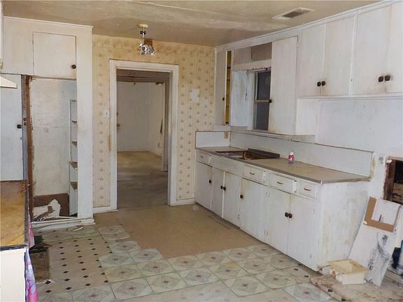 4th image of 1503 Owega Ave