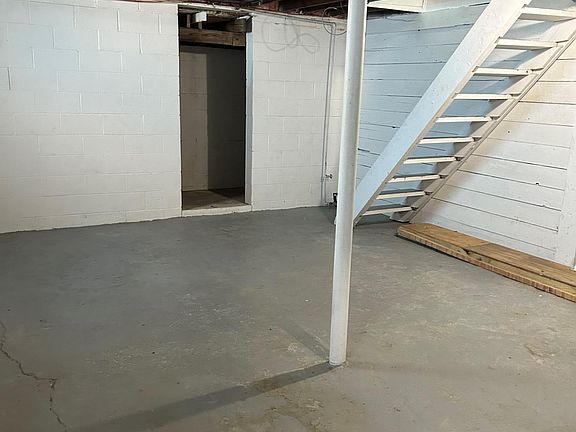 3rd image of 2928 Dupont St #1