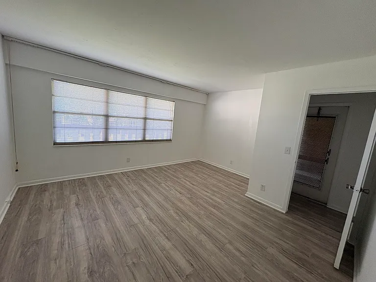 497 Mansfield Dr #L — Photo 7