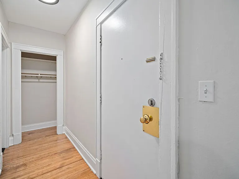 Rialto Court Apartments | MOVE-IN SPECIAL: ONE MONTH FREE RENT — Photo 18