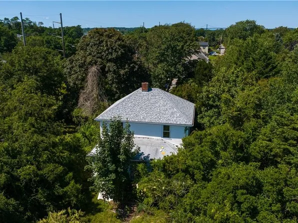 3 Narragansett Blvd, Portsmouth, RI 02871