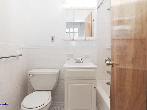 5th image of 213 E 88th St APT 5B
