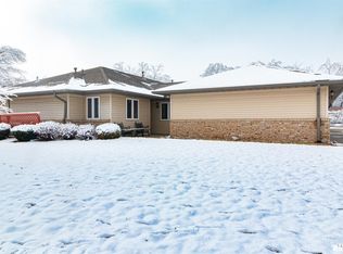 1814 Highwood Ave APT 4, Pekin, IL