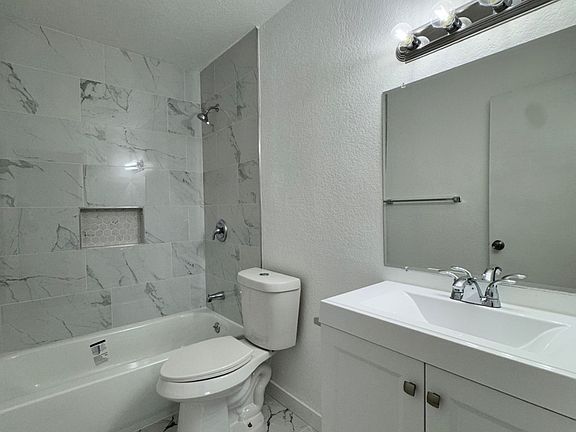 5th image of 5410 Lake Grove Dr