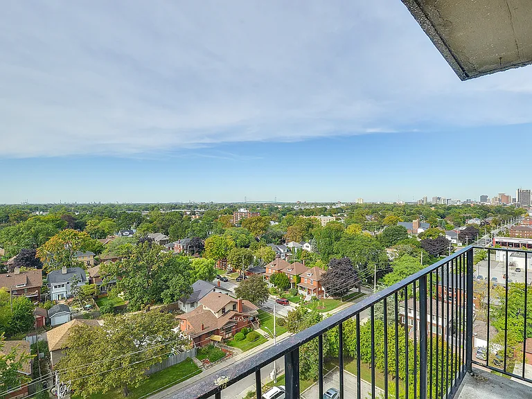 1333 Ouellette Ave — Photo 11