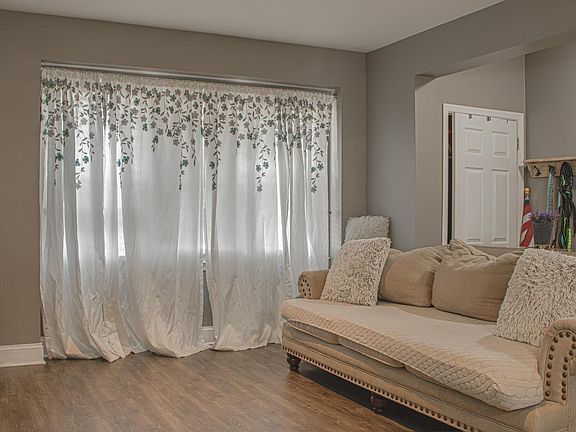 3rd image of 2209 Adler Ln