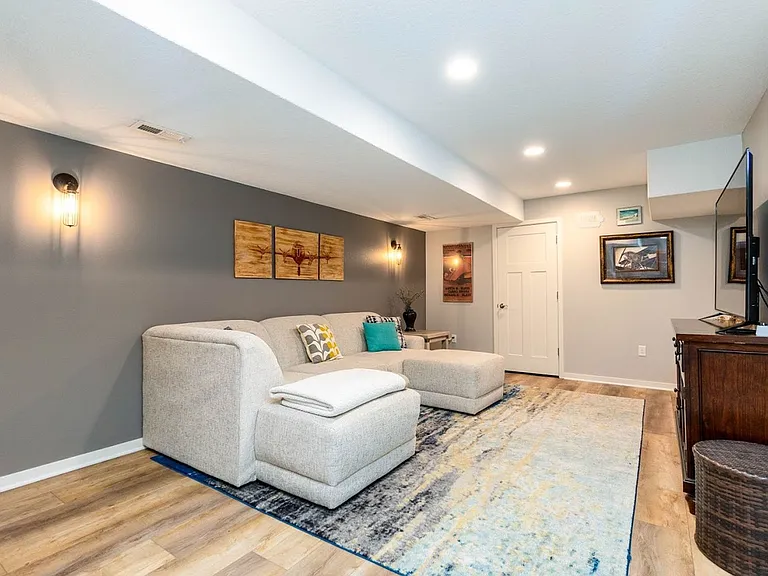 1651 SW Arlan Dr — Photo 15