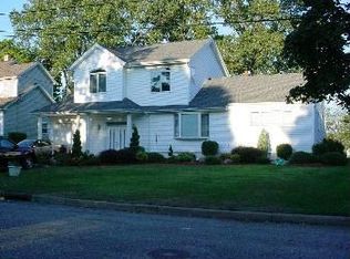 627 Sycamore St, Paramus, NJ 07652