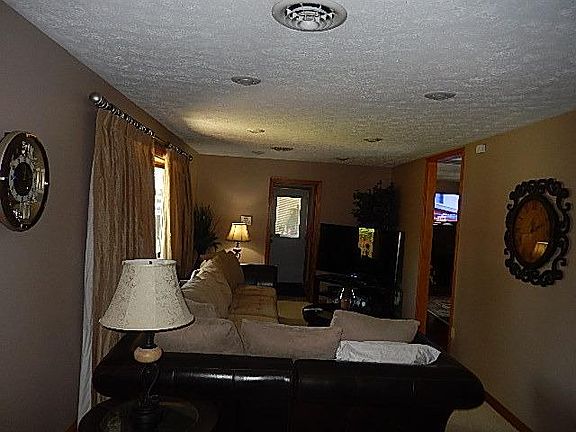 5th image of 1001 Mount Dr