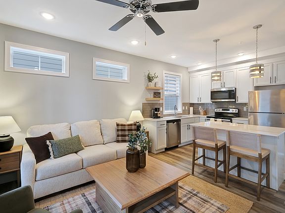 5th image of 214 Great Loop Dr