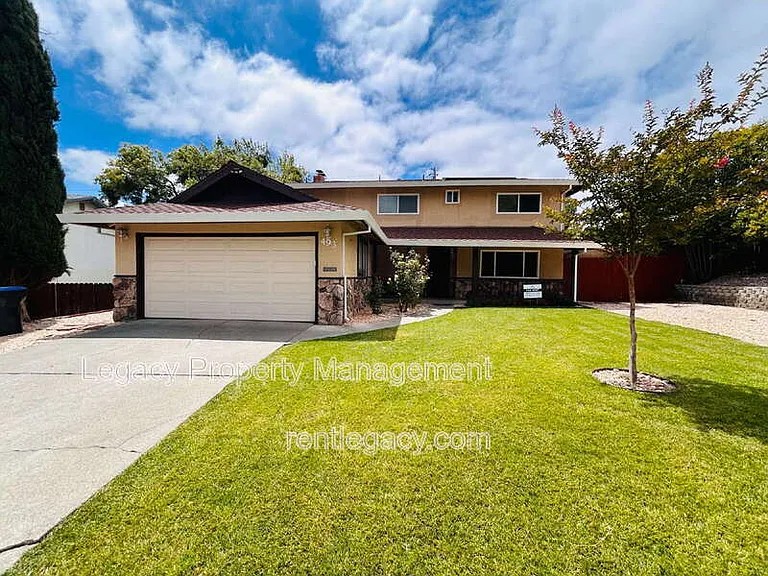 493 Dahlia St — Photo 1