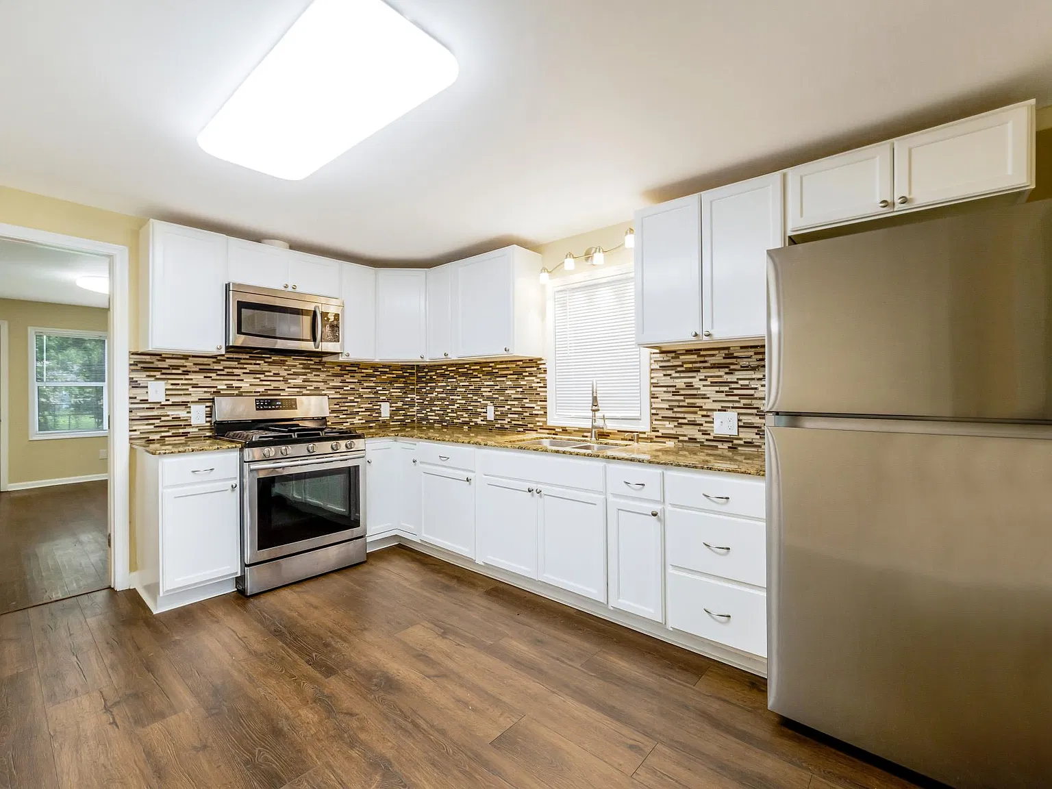 3 bed, 1200 sqft, $1,440 — Photo 2
