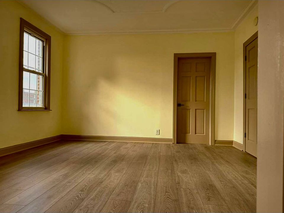 1st image of 280 Mallory Ave #2