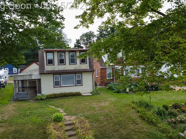 9556 Round Lake Blvd, White Lake, MI 48386