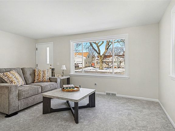 4th image of 45 Studley St