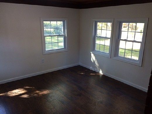 4th image of 10411 Parkwood Dr