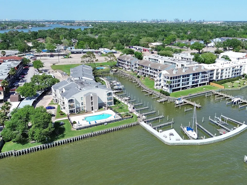 205 Yacht Club Ln #205