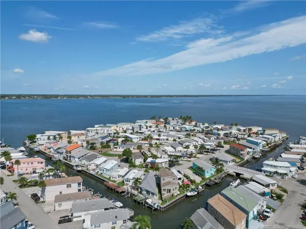 467 Nettles Blvd, Jensen Beach, FL 34957