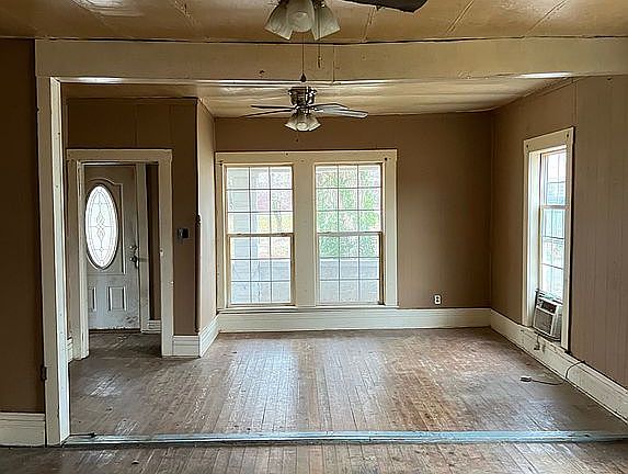 5th image of 103 S Hardin St
