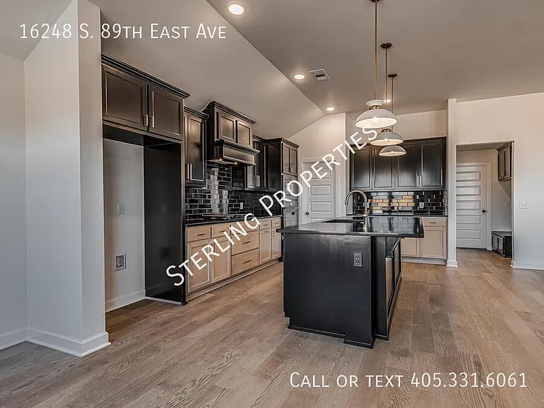 16248 S 89th East Ave — Photo 11