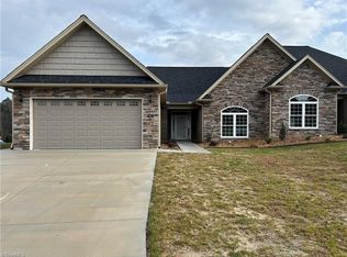 123 Greystone Ln, Mount Airy, NC 27030