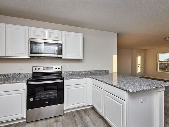 4th image of 705 Lily Ln