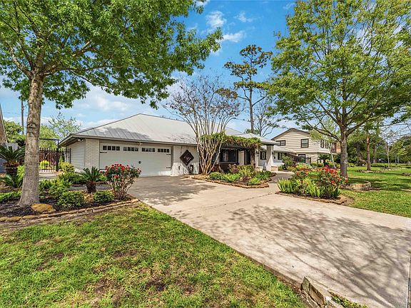 3rd image of 4031 Fernwood Dr