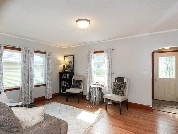 3rd image of 1839 Sherwood Ave