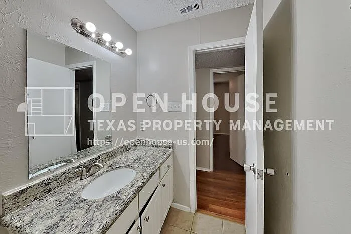 4208 Selina Ct — Photo 17