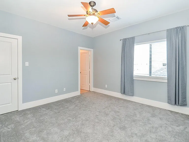 408 Parker St — Photo 15
