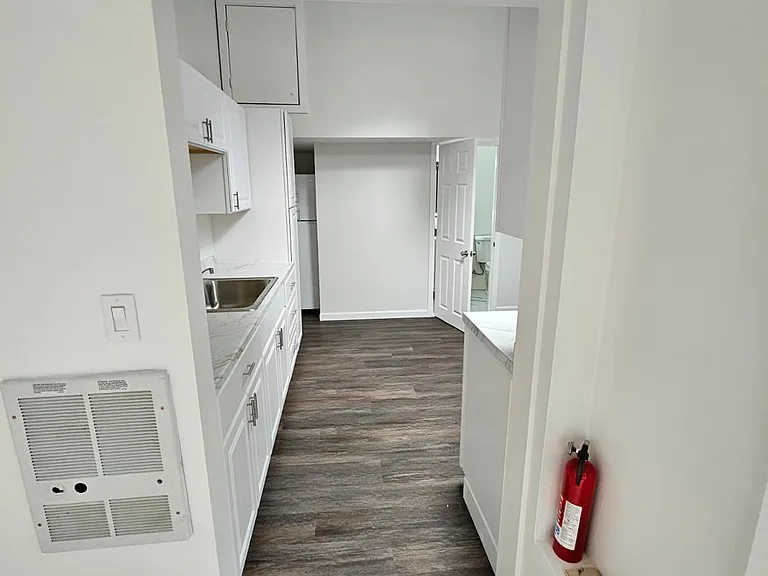 13 South St — Photo 11