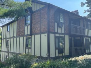 32 Rollingwood Dr, Brookfield, CT 06804