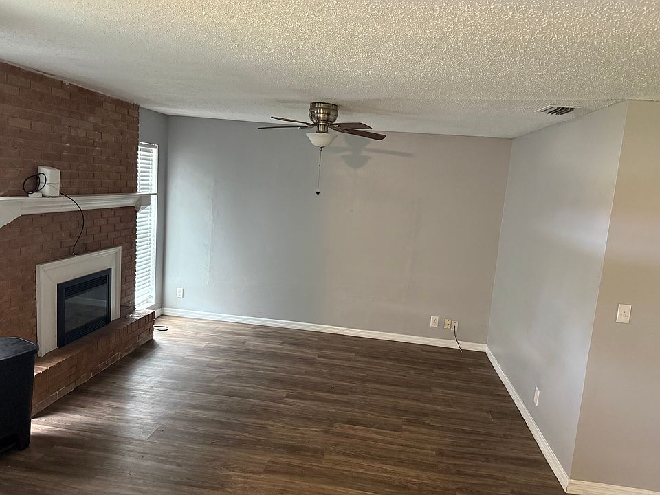 1st image of 136 SE Bracken Way APT 101
